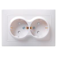 Кварта белый розетка скрытая 2-мест заземление шторки IP20 